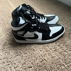 Nike Black and White Women's Sneakers